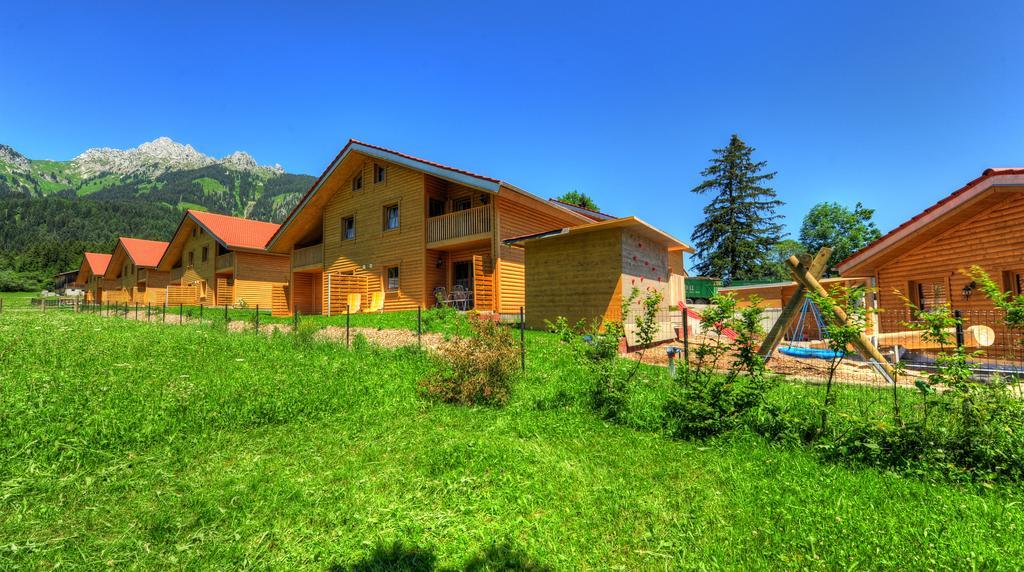 Feriendorf Am Hahnenkamm Reutte Exterior foto